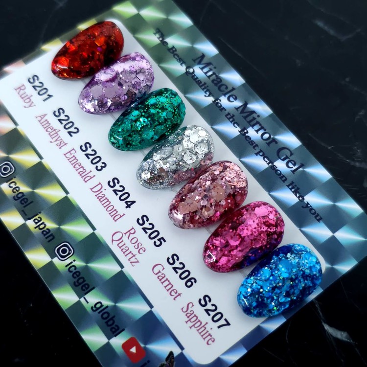 Glitter gel nail polish